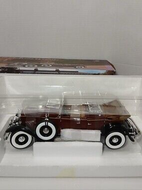 Sun Star 1932 Ford Lincoln KB Top Down 1/18 Scale #6167 With Box Never Unpacked